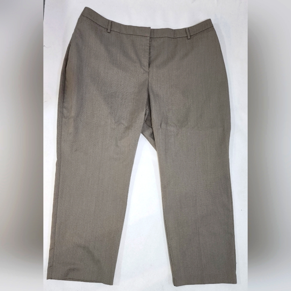 Womens 212 Collection size 24 short pants. Grey - tan color with chevron pattern